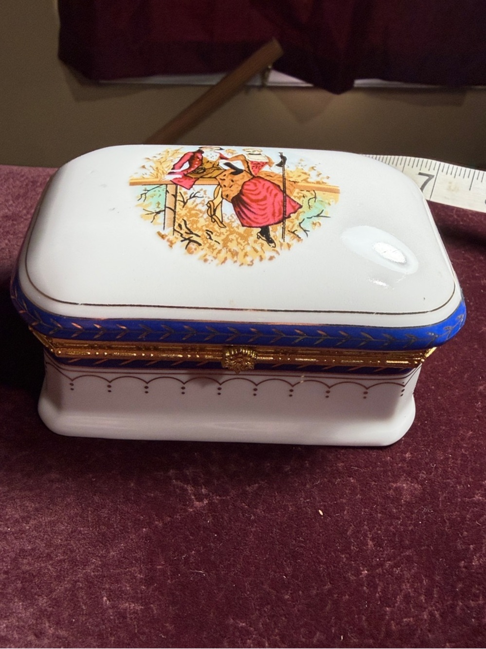 Vecceli Renaissance Courting Couple Porcelain Trinket Box From Italy No Watch